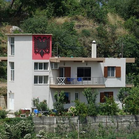 Eagle House Villa Përmet Екстериор снимка